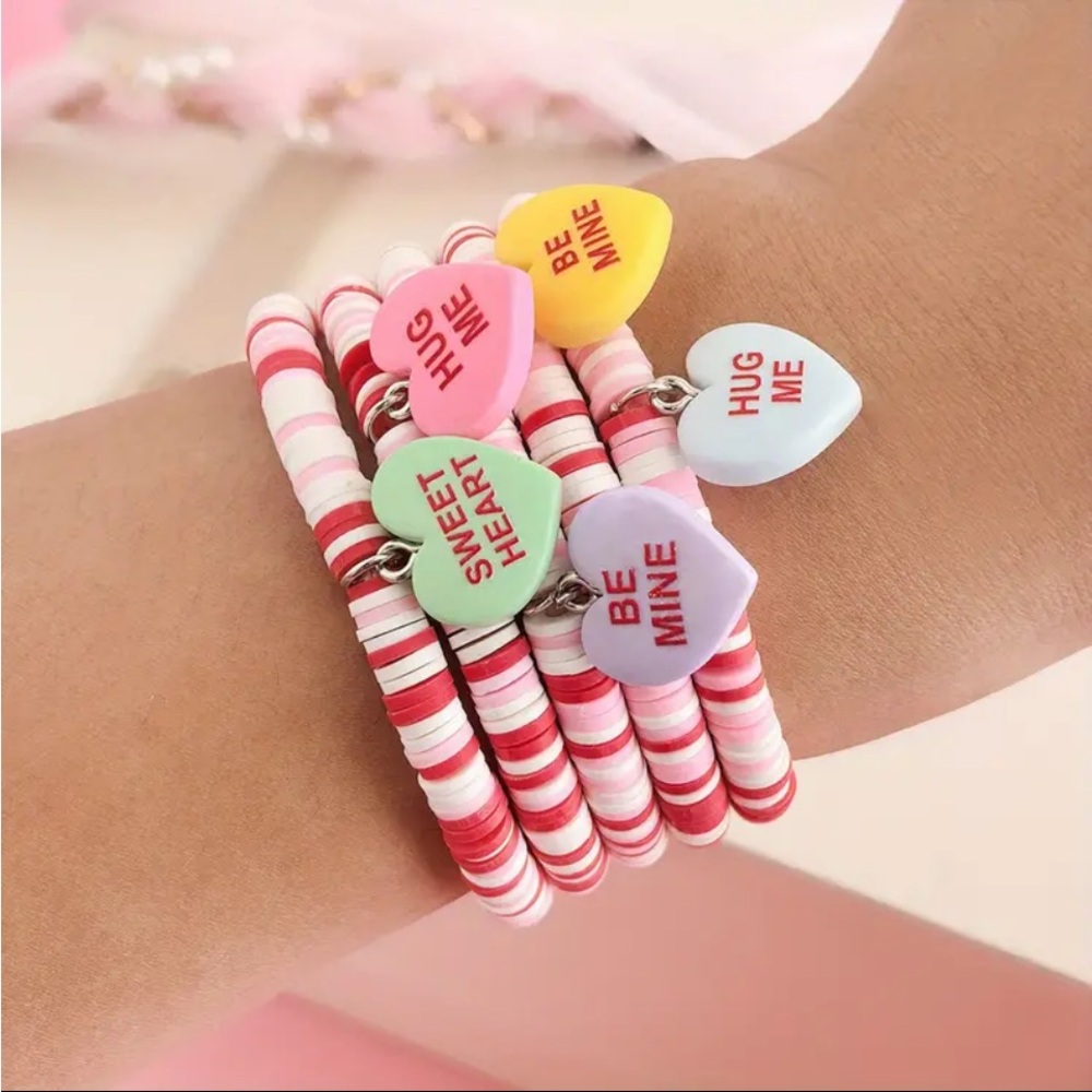 Valentine'S Day Heart-Shaped Charms That Say 'Hug Me' And 'Be Mine'. - Picture 1 of 12